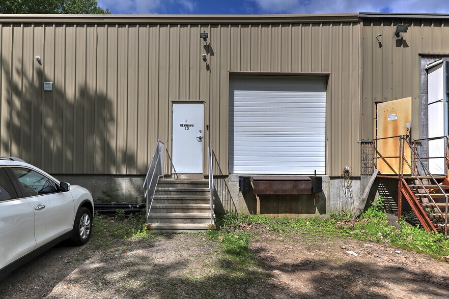 More Photos Of 15 Container Dr, Terryville Manufacturing For Sale