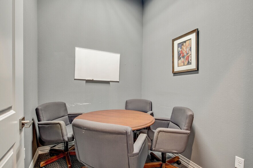 More Photos Of 8821 Davis Blvd, Keller Medical For Lease