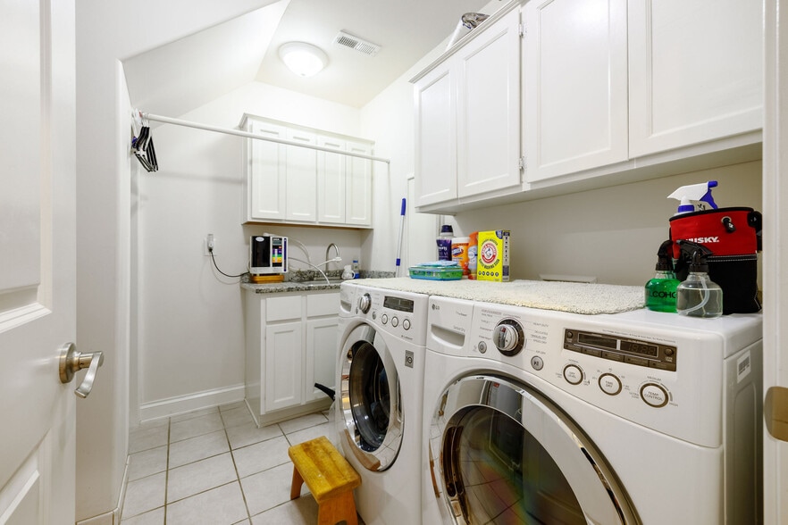More Photos Of 100 N Sycamore St, Petersburg Storefront Retail Residential For Sale