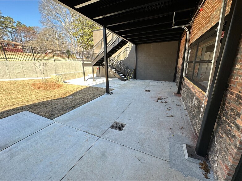 More Photos Of 597 Main St, Suwanee Storefront For Lease