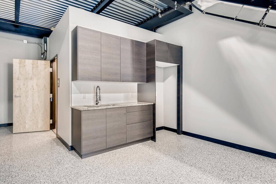 More Photos Of 7637 Fm 3009, Schertz Light Distribution For Sale