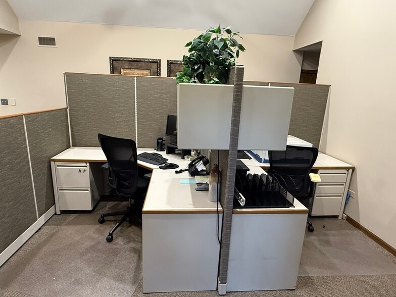 More Photos Of 475 W Terra Cotta Ave, Crystal Lake Office For Lease
