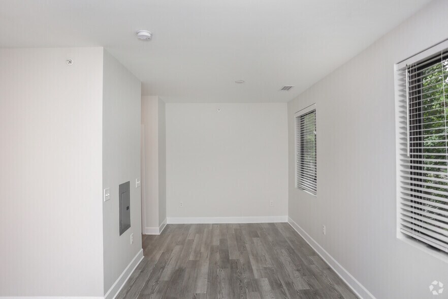 More Photos Of 5858 N College Ave, Indianapolis Apartments For Lease