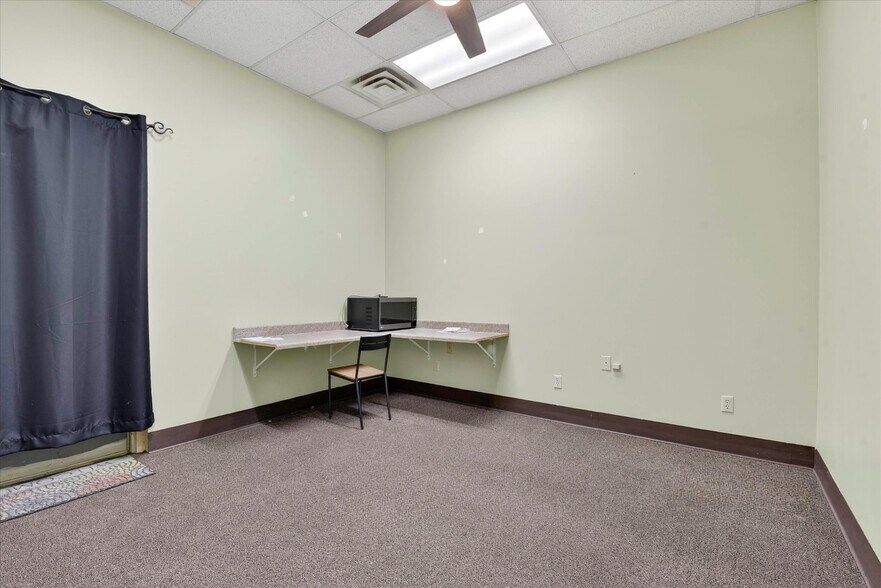 More Photos Of 1100 Croy Dr, Findlay Storefront Retail Office For Lease