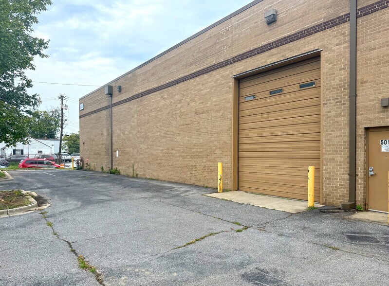 More Photos Of 5010 Creston St, Hyattsville Warehouse For Lease