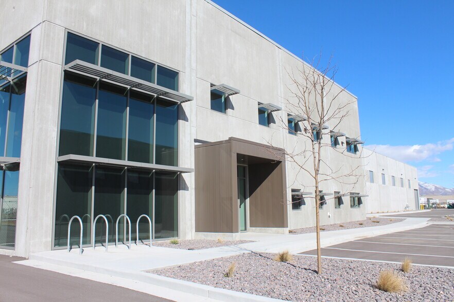 More Photos Of 3070 W Directors Row, Salt Lake City Manufacturing For Lease