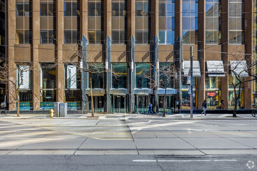 More Photos Of 18 King St E, Toronto Office For Lease