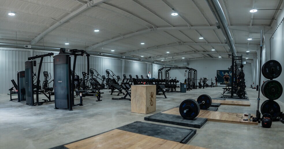 More Photos Of 7402 S US Highway 83, Laredo Warehouse For Lease