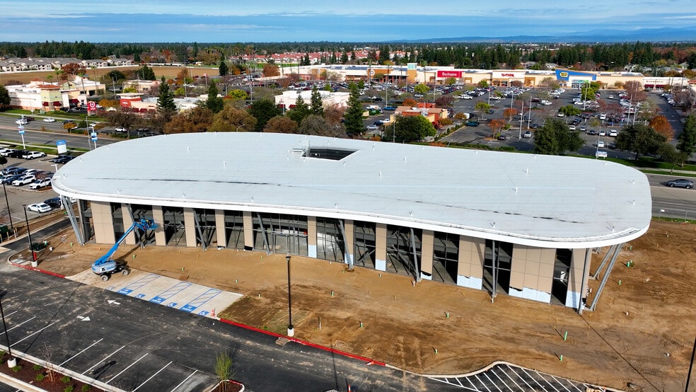 Primary Photo Of 700 W Herndon Ave, Clovis Unknown For Lease