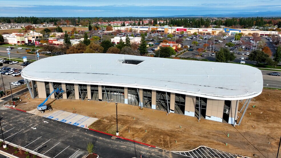 Primary Photo Of 700 W Herndon Ave, Clovis Unknown For Lease