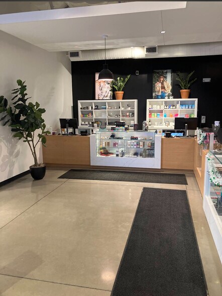 More Photos Of 10420 Blue Ridge Blvd, Kansas City Storefront Retail Office For Lease