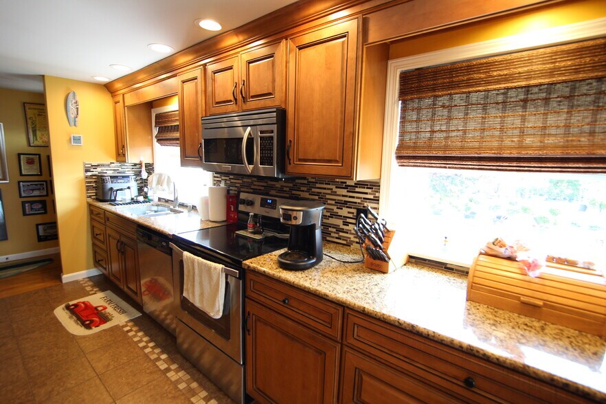 More Photos Of 3935 Blanton Ln, Louisville Garden Center For Sale