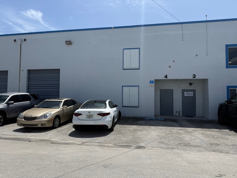 More Photos Of 2205 W 80th St, Hialeah Warehouse For Sale