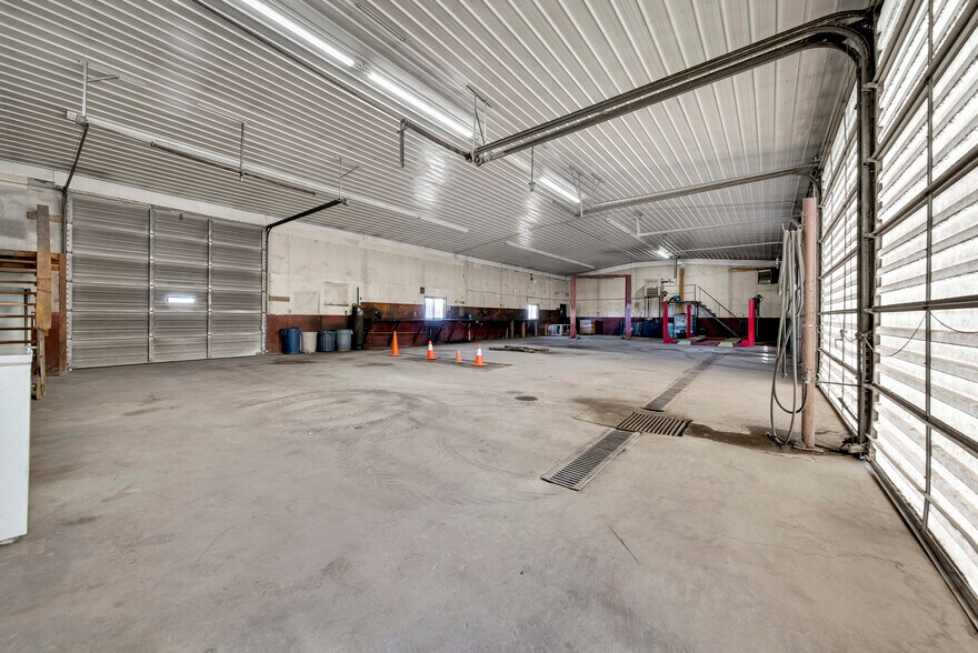 More Photos Of 104 Main St, Wiggins Industrial For Sale