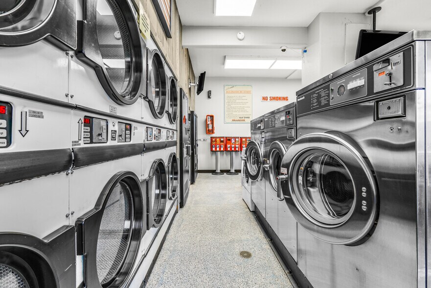 More Photos Of 50 NE Akin St, Dufur Self Storage For Sale