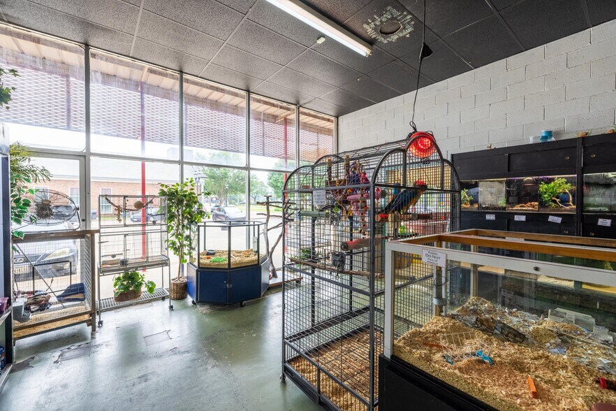 More Photos Of 200 N Main St, Duncanville Storefront Retail Office For Sale