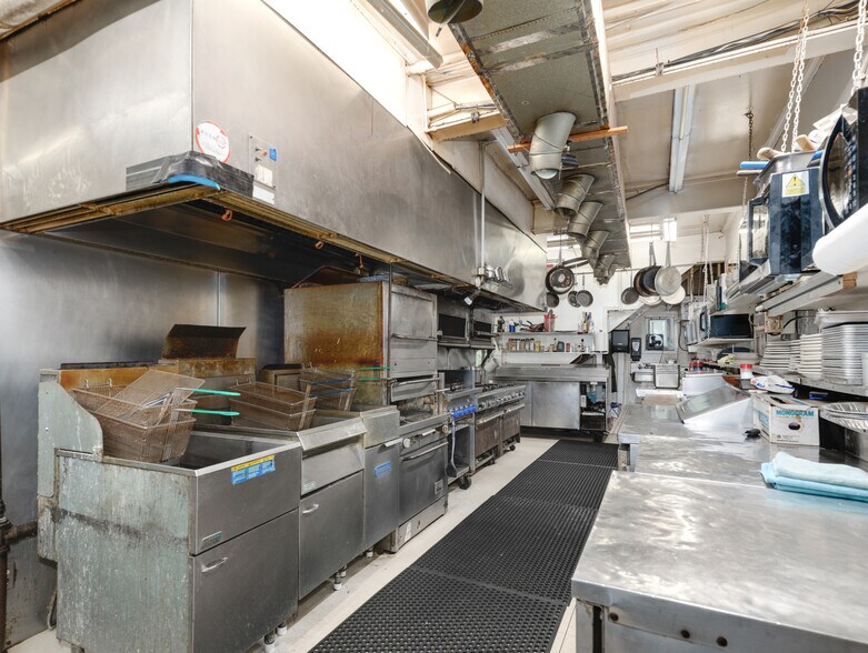 More Photos Of 2973 N Il Route 71, Ottawa Restaurant For Sale