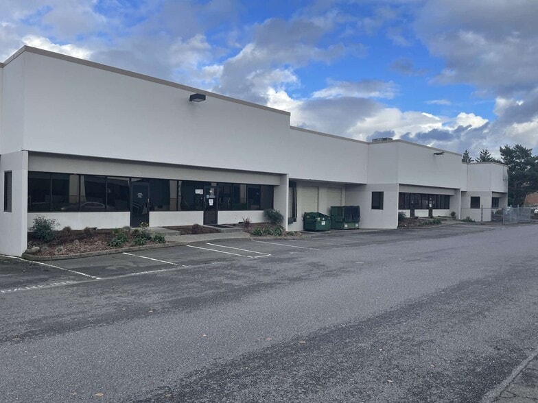More Photos Of 21910-21968 NE Glisan St, Gresham Unknown For Lease