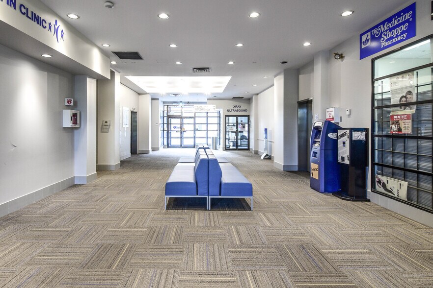 More Photos Of 4256 Bathurst St, Toronto Medical For Lease
