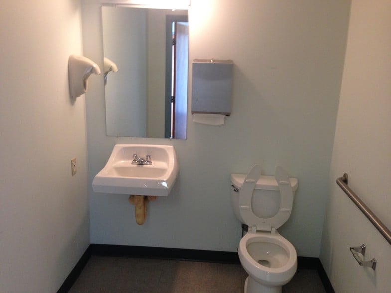 More Photos Of 186 Thomas Johnson Dr, Frederick Unknown For Lease