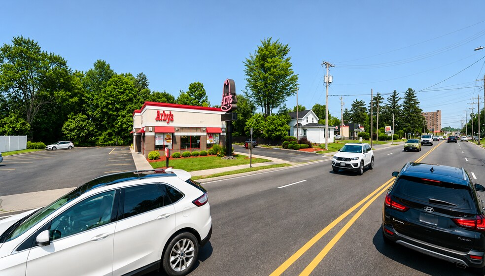 Primary Photo Of 222 S 2nd St, Fulton Fast Food For Sale