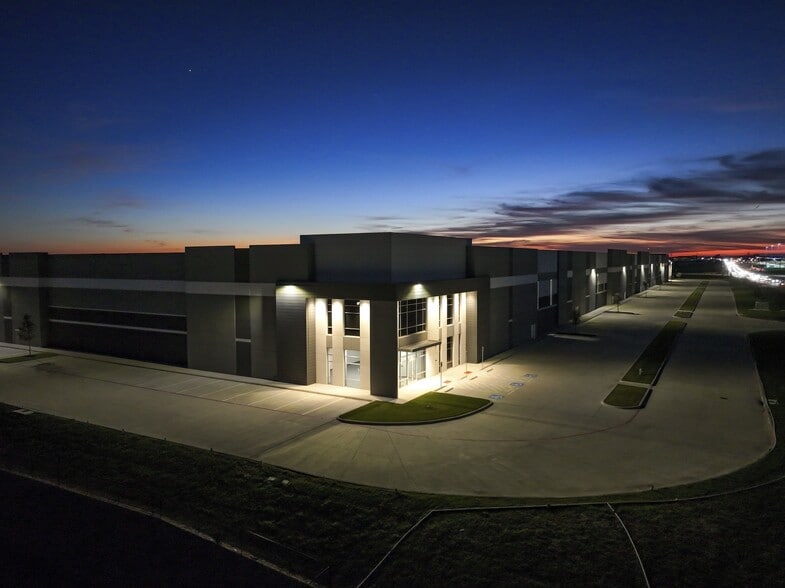 More Photos Of 2801 N State Highway 78, Wylie Warehouse For Lease