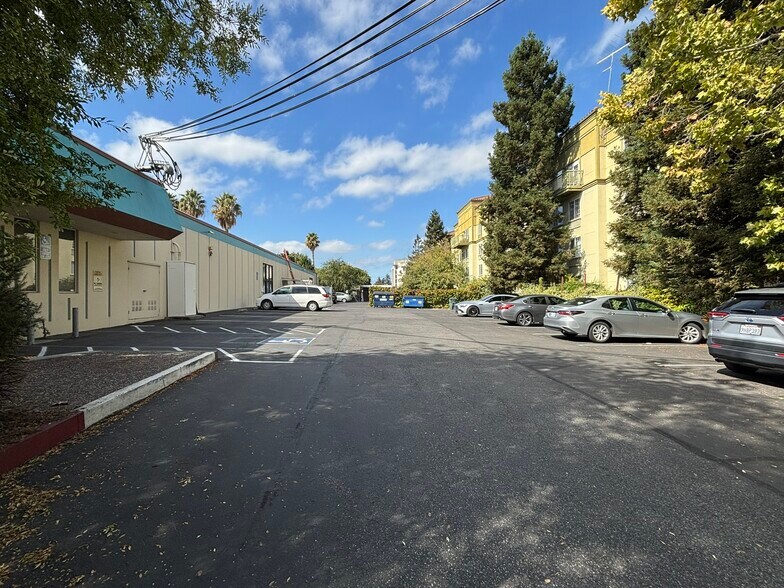Primary Photo Of 625-725 San Aleso Ave, Sunnyvale Light Distribution For Lease