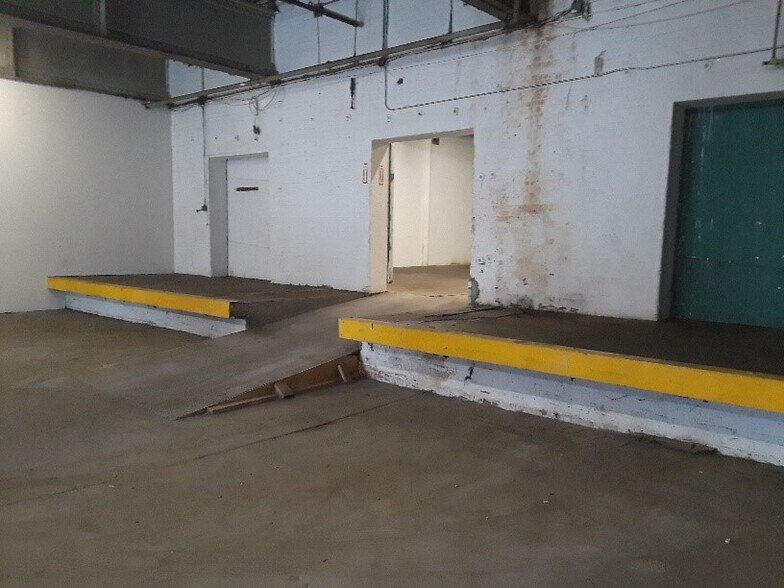More Photos Of 100-10 91st Ave, Richmond Hill Service For Lease