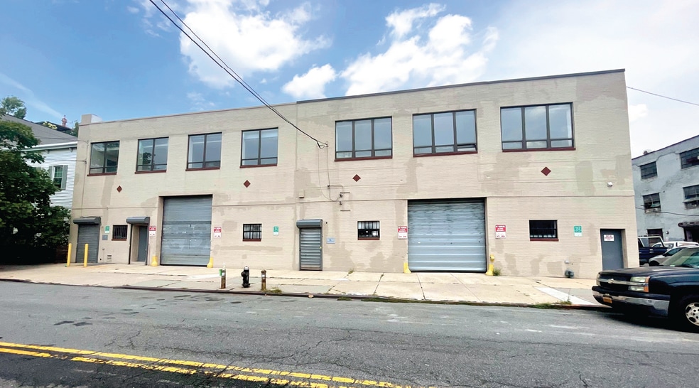Primary Photo Of 9-11-9-17 43rd Ave, Long Island, Long Island City Warehouse For Lease