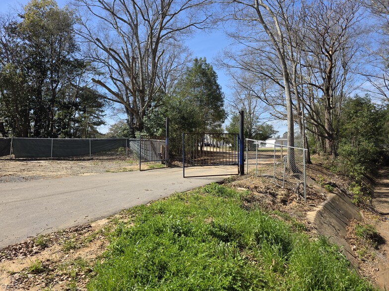 More Photos Of 22195 Cedar St, Robertsdale Warehouse For Sale