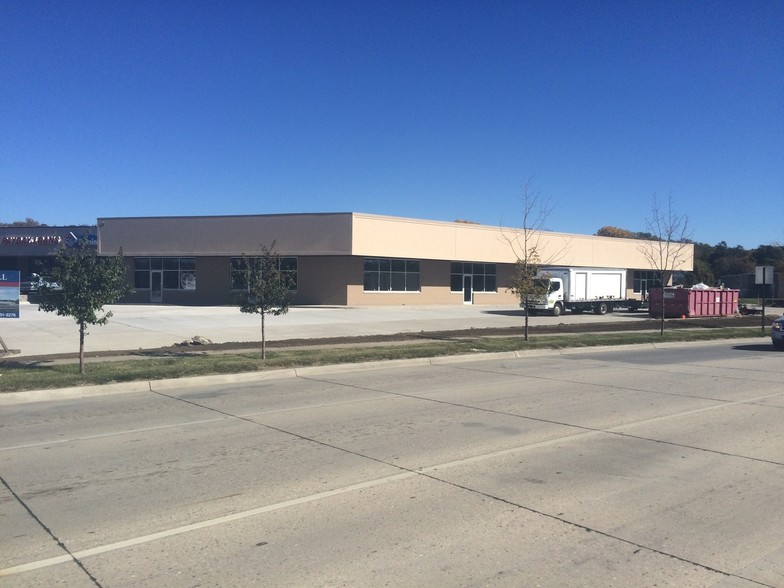 Primary Photo Of 1300-1390 Hamilton Blvd, Sioux City General Retail For Lease