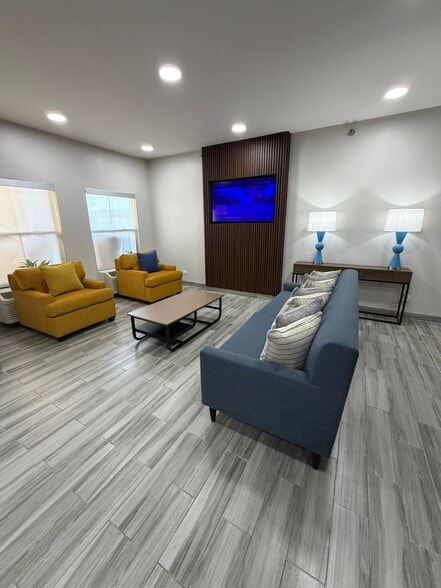 More Photos Of 16900 Halsted St, Harvey Hotel For Sale