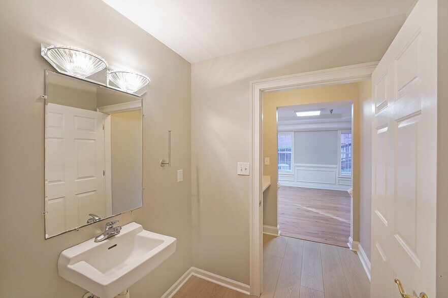 More Photos Of 1301 Shiloh Rd, Kennesaw Office For Sale