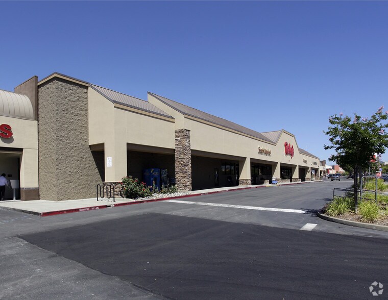 More Photos Of 1915 Douglas Blvd, Roseville Supermarket For Sale