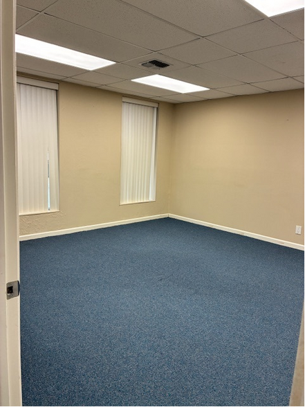 More Photos Of 12106-12108 Radium St, San Antonio Light Manufacturing For Lease