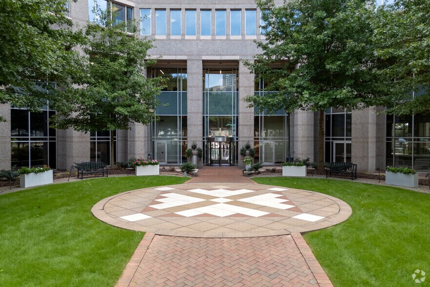 More Photos Of 525 N Tryon St, Charlotte Office For Lease