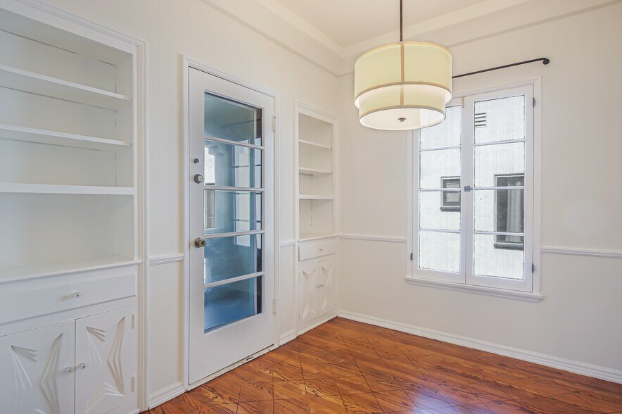 More Photos Of 1074 S Genesee Ave, Los Angeles Apartments For Sale