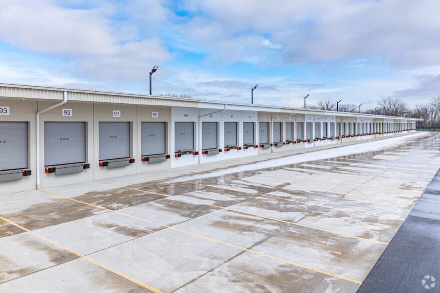 More Photos Of 1701 Transit Way, Montgomery Truck Terminal For Lease