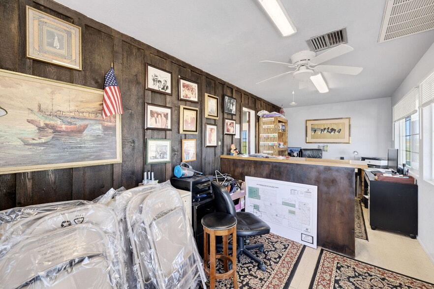 More Photos Of 12900 Soda Lake Rd, Santa Margarita Hotel For Lease