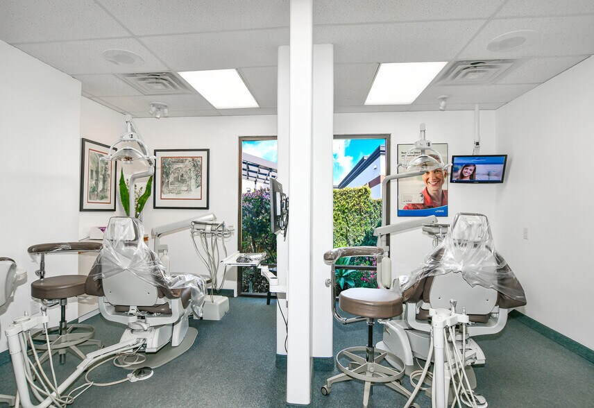 More Photos Of 3502 College Blvd, Oceanside Freestanding For Sale