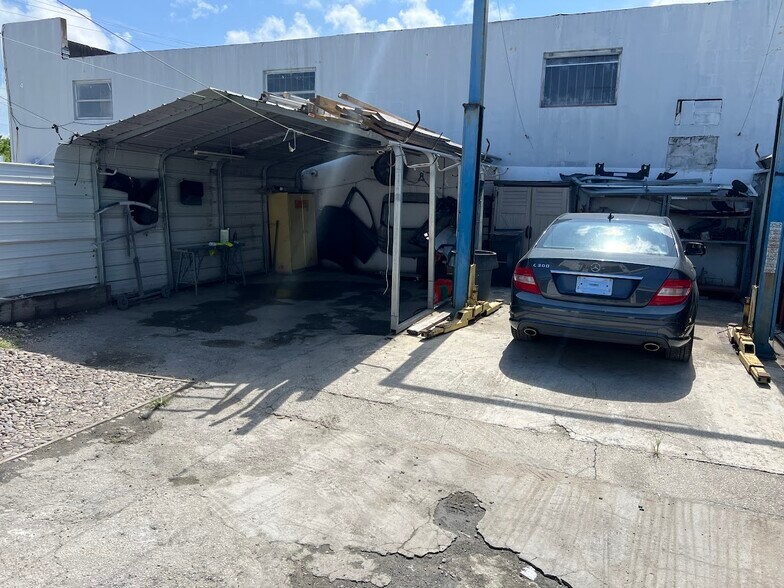 More Photos Of 205 N Dixie Hwy, Hallandale Beach Service For Sale