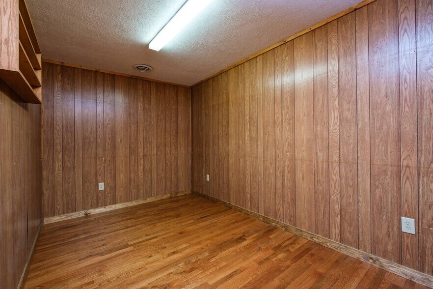 More Photos Of 9604 S Congress St, New Market Office For Sale