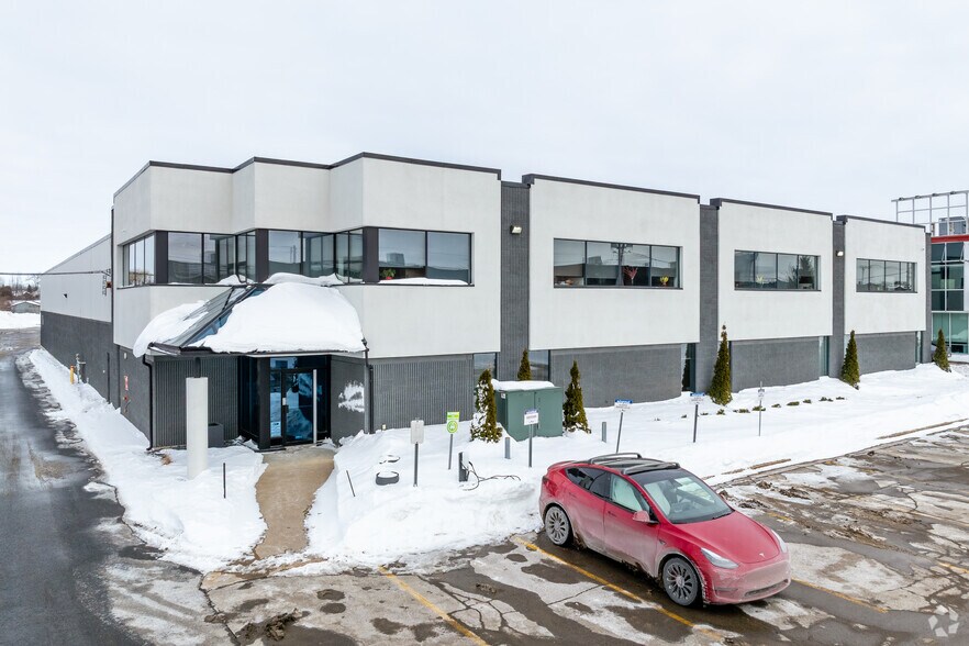 Primary Photo Of 3275 Av Francis-Hughes, Laval Flex For Sale