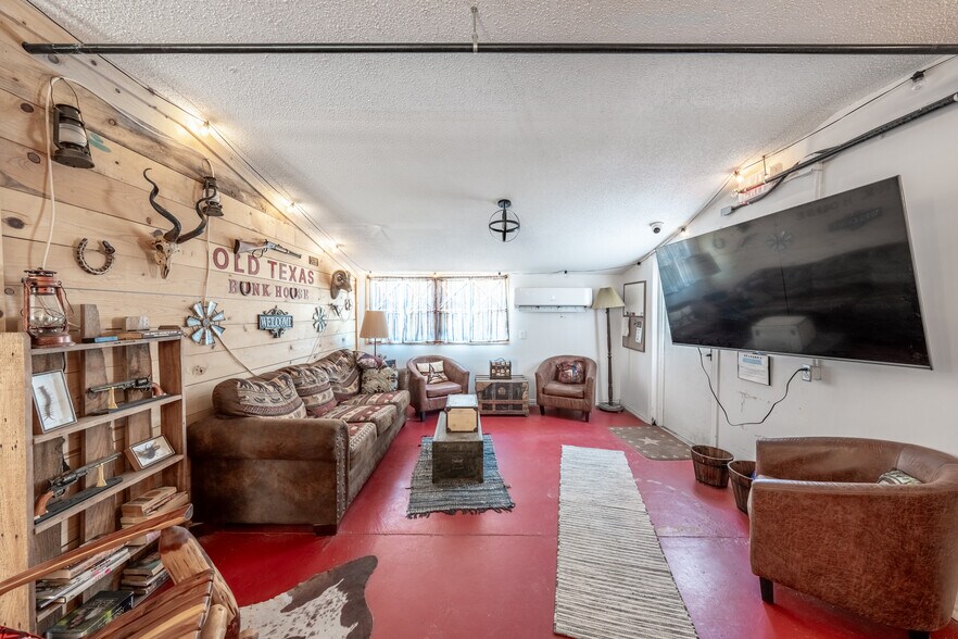 More Photos Of 3402 Goodnight Blvd, Wills Point Research And Development For Sale