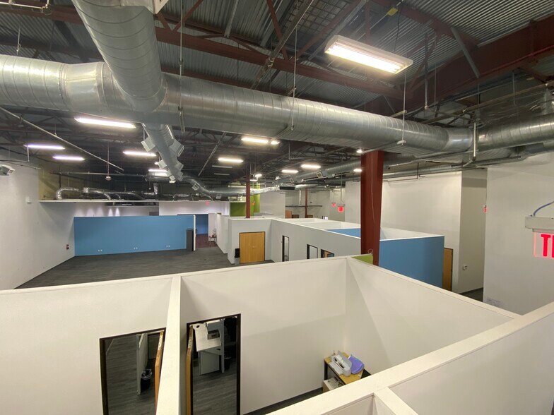 More Photos Of 7050 Burleson Rd, Austin Light Distribution For Sale