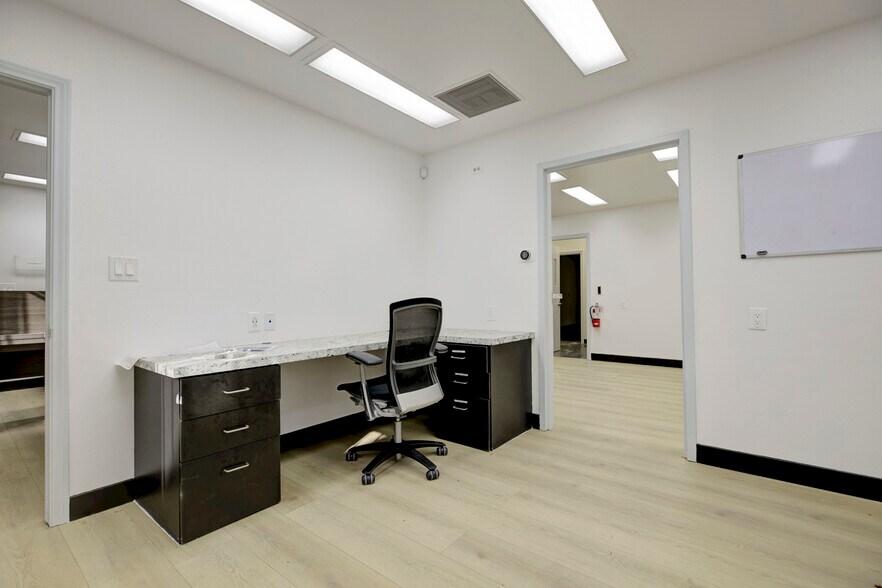 More Photos Of 18417 Bryant St, Northridge Service For Sale