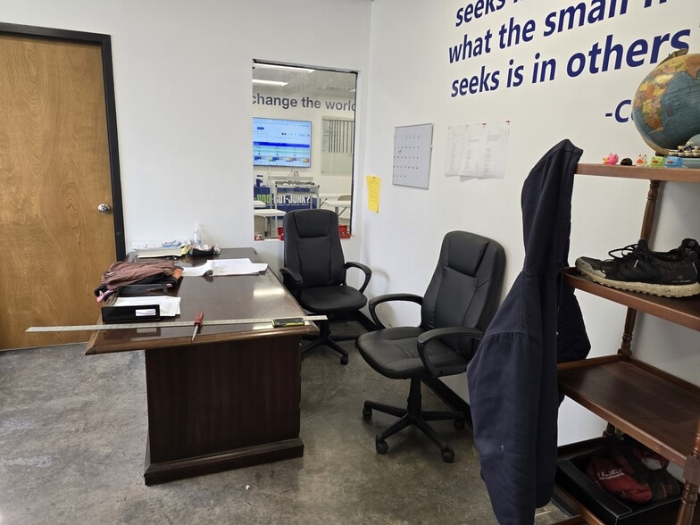 More Photos Of 362 Industrial Park Rd, Middletown Warehouse For Sale