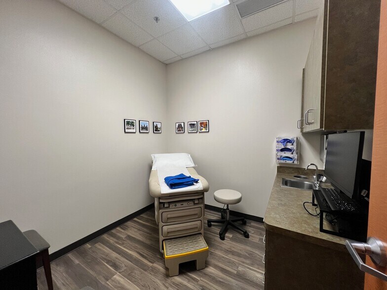 More Photos Of 9179 W Thunderbird Rd, Peoria Medical For Sale