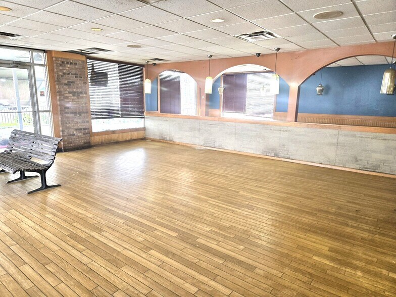 More Photos Of 2750 S 3rd St, Terre Haute Specialty For Lease