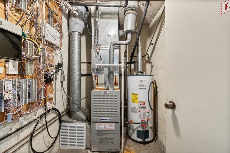 More Photos Of 1075 National Pky, Mansfield Office For Sale